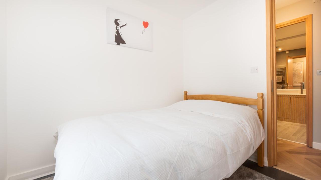 London'S Modern Nuance Apartment - Battersea Экстерьер фото